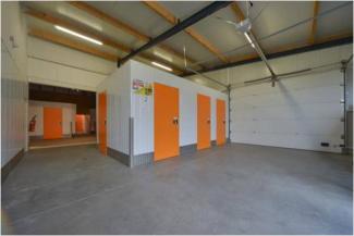 Garde meuble Bourges : entrée de la zone de stockage